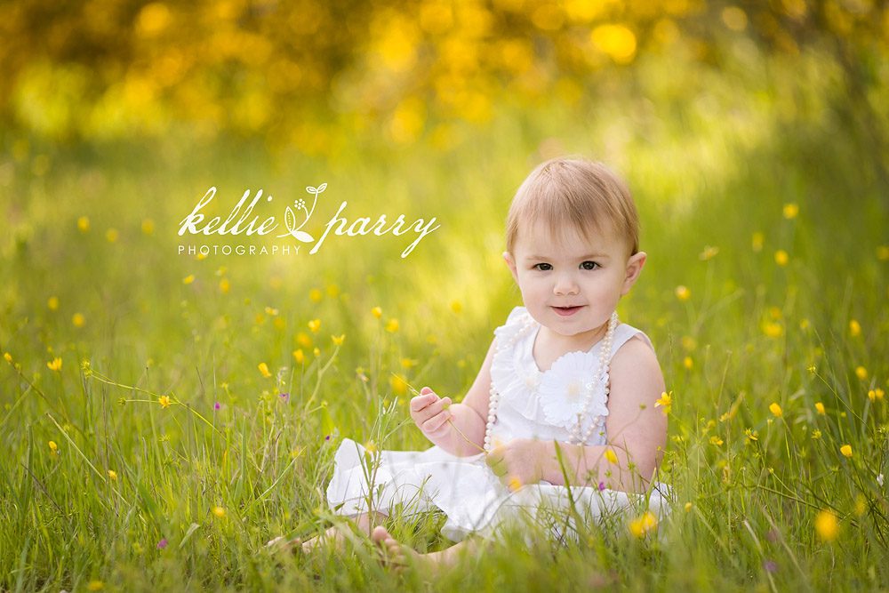baby in the flowers